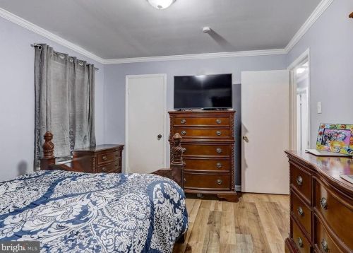 521 Riv Dr, Camden NJ 08110-2917 exterior