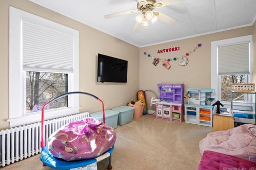 304 Autumn St, Manchester CT  06040-5556 exterior