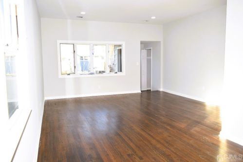 38 Wall St, Metuchen NJ  08840-2858 exterior