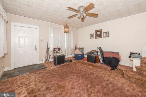 7122 Glenloch St, Philadelphia PA 19135-1215 exterior