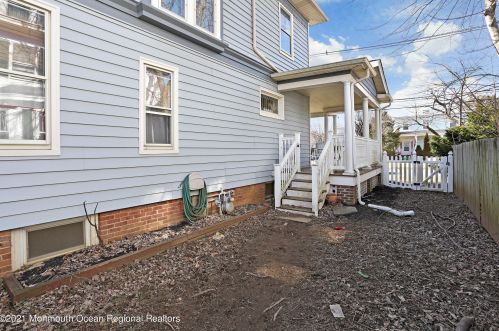 30 Broadway, East Freehold NJ 07728-1813 exterior