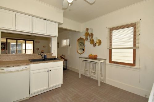 445 75th St, Milwaukee WI  53213-3521 exterior