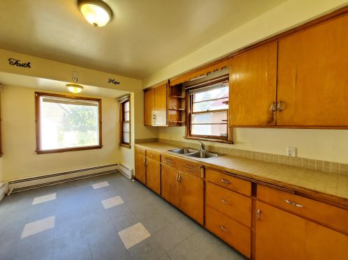 3172 46, Milwaukee WI 53210-2405 exterior