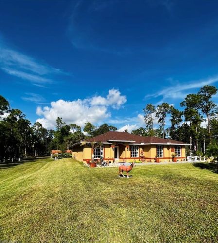 3585 10th Ave, Naples, FL 34120-4987