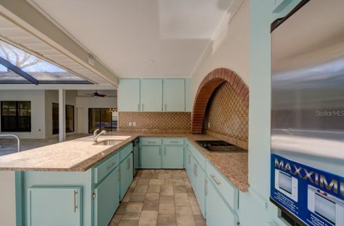 5012 Barrowe Dr, Tampa FL 33624-2593 exterior