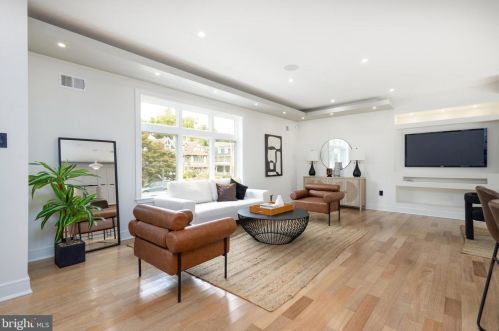 6627 Lincoln Dr, Philadelphia PA exterior