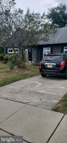 229 Schubert Ave, Runnemede, NJ 08078-1763