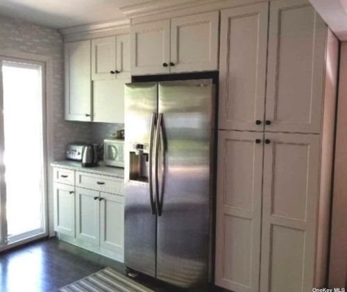 991 Dana Ave, Valley Stream NY 11580-1310 exterior