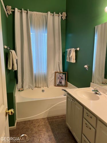 8080 Ivyshaw Dr, Gainesville GA 30506-8017 exterior