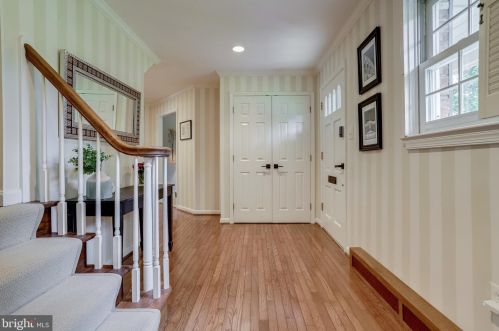 8909 Linton Ln, Alexandria, VA 22308-2731