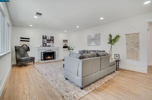 3571 Cardinal Dr, Concord CA 94520-1501 exterior