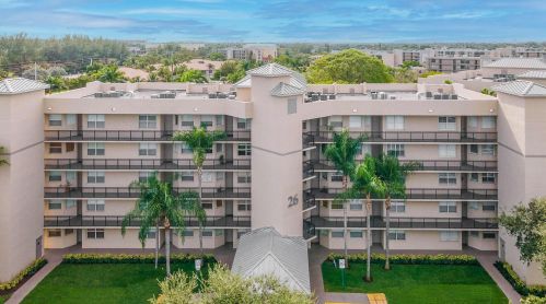 26 Royal Palm Way, Boca Raton FL  26302-7819 exterior