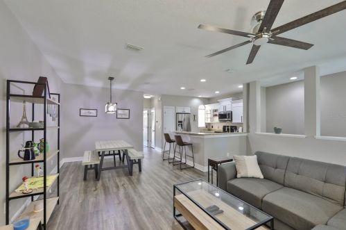 3334 Las Campos Pl, Tampa FL  33611-2967 exterior