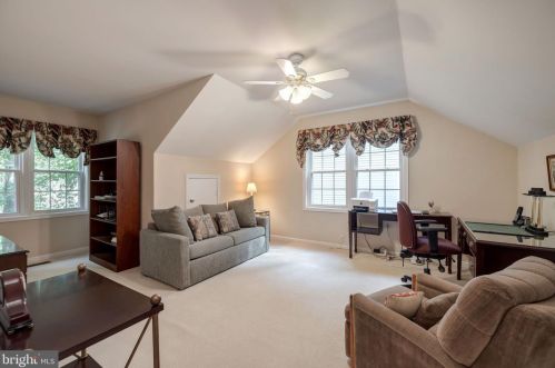 1621 Linway Park Dr, Mc Lean VA 22101-4149 exterior