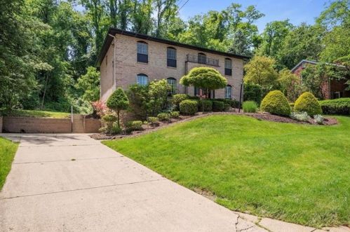 2006 Garrick Dr, Pittsburgh, PA 15235-5031