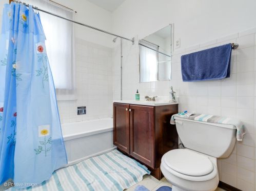 2008 Addison St, Chicago IL 60618-6102 exterior