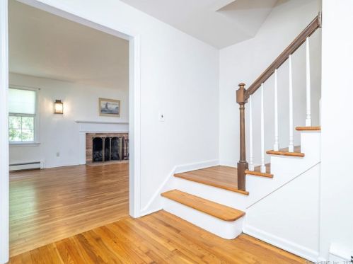 293 New Canaan Rd, Wilton CT 06897-3311 exterior