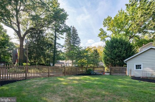 400 Beechwood Ave, Tavistock NJ 08033-1105 exterior