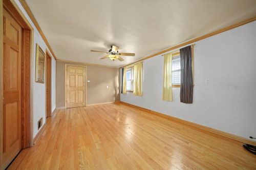 6129 Mcvicker Ave, Chicago IL 60638-4325 exterior