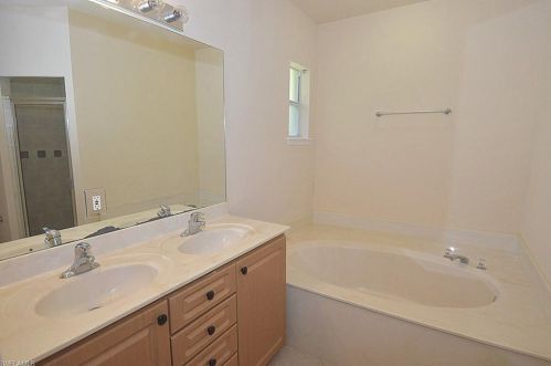 2820 18 Ave, Naples FL 34120-5609 exterior