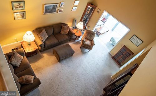 232 Sparrow Dr, Trenton NJ 08690-2461 exterior