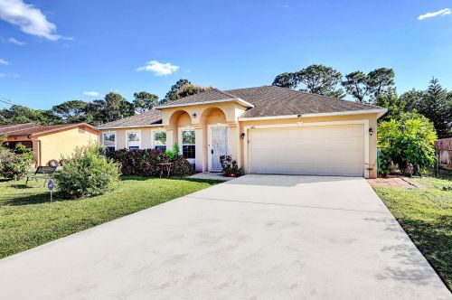 333 Calmoso Dr, Fort Pierce, FL 34983-2115