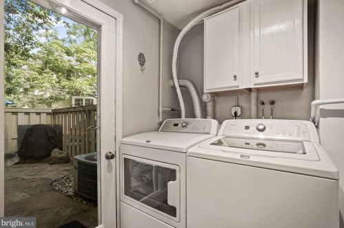 2216 Dearing St, Alexandria VA 22302-1804 exterior