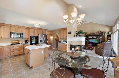 1039 Bloomview Cir, Rochester MI 48307-1728 exterior