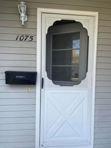 1075 Walnut Grove Dr, Meskegon MI  49441-5682 exterior