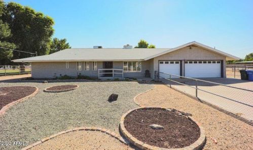 4225 Country Gables Dr, Phoenix AZ  85053-4561 exterior