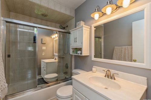 37 Evelyn Dr, Commack NY 11725-3822 exterior