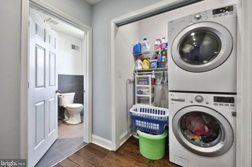 1524 Leithgow St, Philadelphia PA 19147-1514 exterior