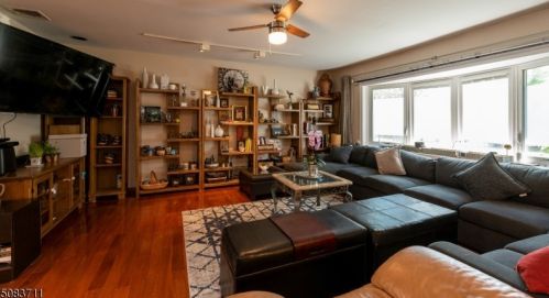 1010 Vail Rd, Parsippany, NJ 07054-1634