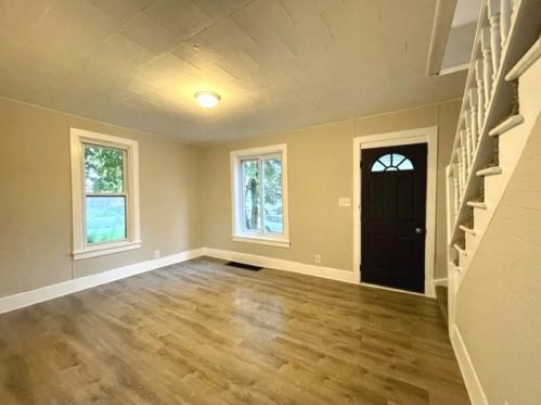 238 Lucas St, Sycamore IL  60178-1214 exterior