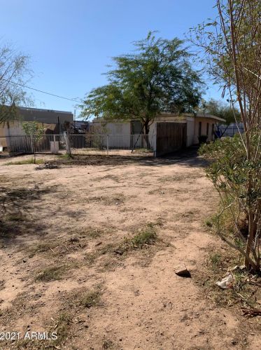 1009 3 St, Phoenix AZ 85004-2018 exterior