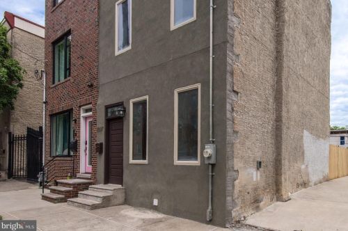 2037 Lawrence St, Philadelphia PA 19120-1828 exterior