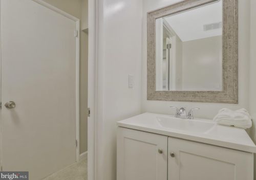 2361 Emerald Hts Ct, Herndon VA 20191-1752 exterior