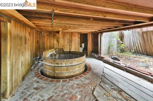 2133 Essex St, Berkeley CA 94705-1814 exterior