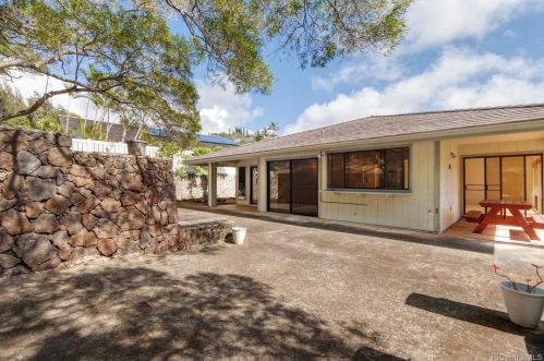 2146 Halakau St, Honolulu HI 96821-2631 exterior