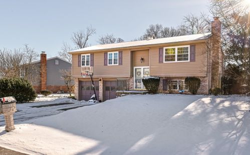 2157 Cayuga Dr, Pittsburgh, PA 15239-2339