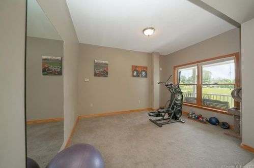 12 Old King St, Enfield CT 06082-5542 exterior