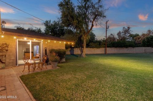 8051 14 Ave, Phoenix AZ 85023-2585 exterior