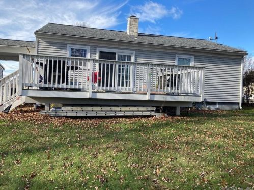 25 Sunset Dr, Derby CT 06418-2220 exterior