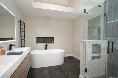 451 Storms Rd, Valley Cottage NY 10989-1215 exterior