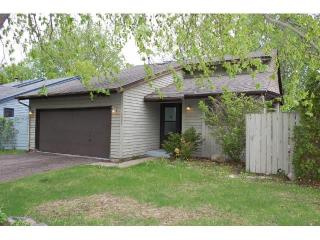 1355 Knoll Dr, Saint Paul, MN 55126-8573