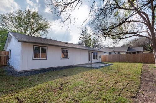 106 Cloudview Dr, Austin TX 78745-5619 exterior