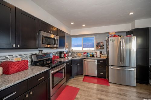 6389 Lotus Way, Taylorsville UT 84081-4302 exterior