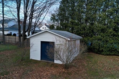 10 Oxcart Dr, Windsor CT 06095-1218 exterior