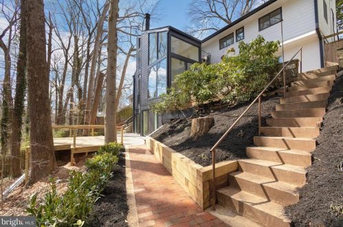 6107 Benalder Dr, Bethesda MD  20816-1007 exterior