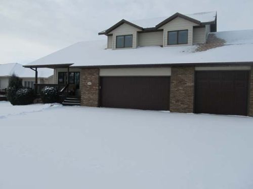 662 Mustang Dr, Bismarck, ND 58503-8206